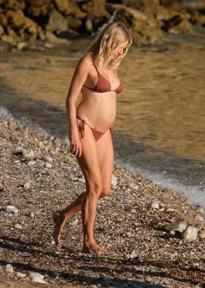 Sienna Miller / siennamillerfree / siennaonline / siennathing nude photo #0339