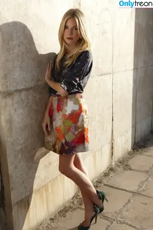 Sienna Miller / siennamillerfree / siennaonline / siennathing nude photo #0589