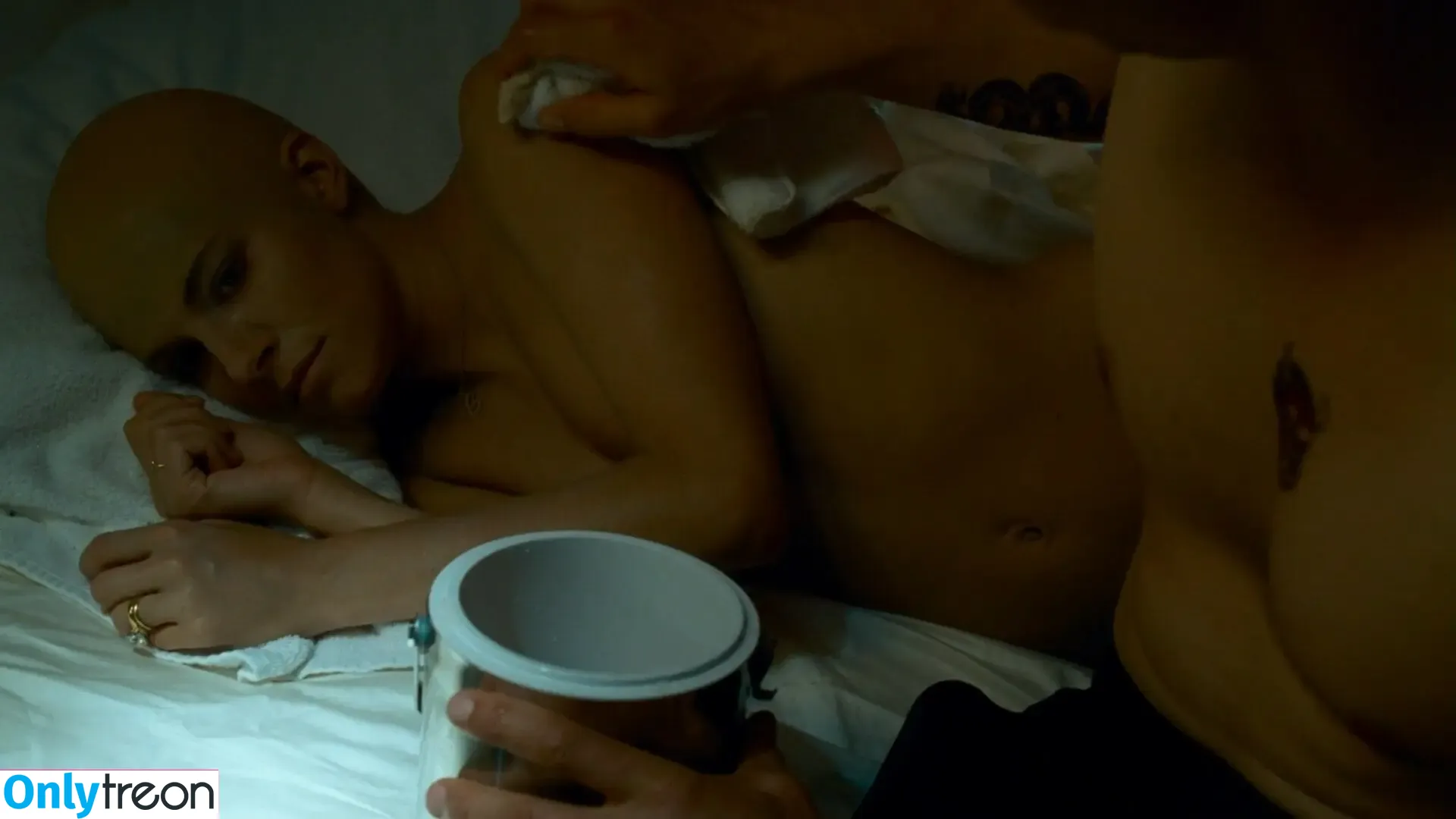 Sienna Miller nude photo #0666 (siennaonline / siennathing)