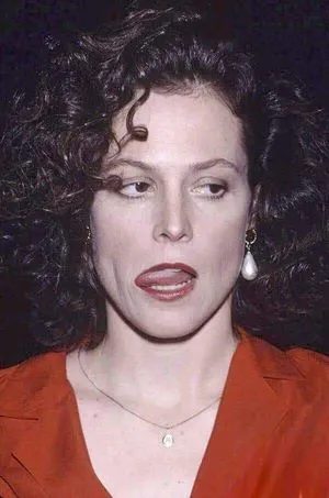 Sigourney Weaver / sigourney.weaver.242 nude photo #0007