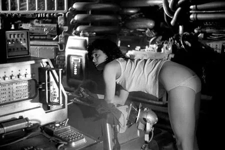 Sigourney Weaver / sigourney.weaver.242 nude photo #0019