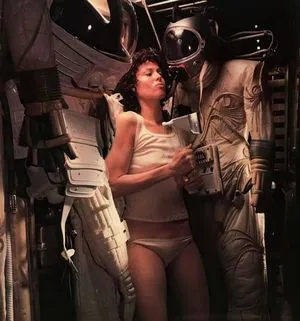 Sigourney Weaver / sigourney.weaver.242 nude photo #0023