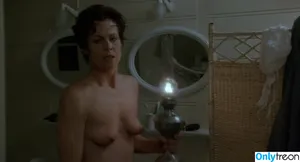 Sigourney Weaver / sigourney.weaver.242 nude photo #0141