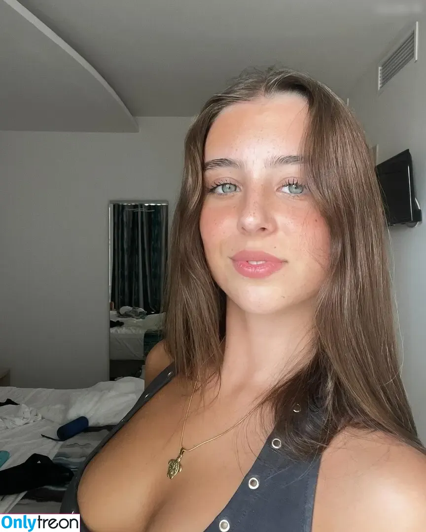 silja.lls nude photo #0111 (silja.lls)