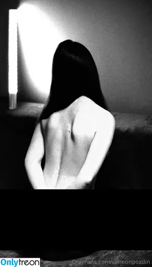  nude photo #0004
