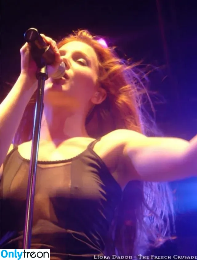 Simone Simons голая photo #0001 (simonesimons)