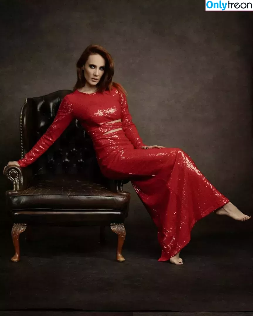 Simone Simons голая photo #0021 (simonesimons)