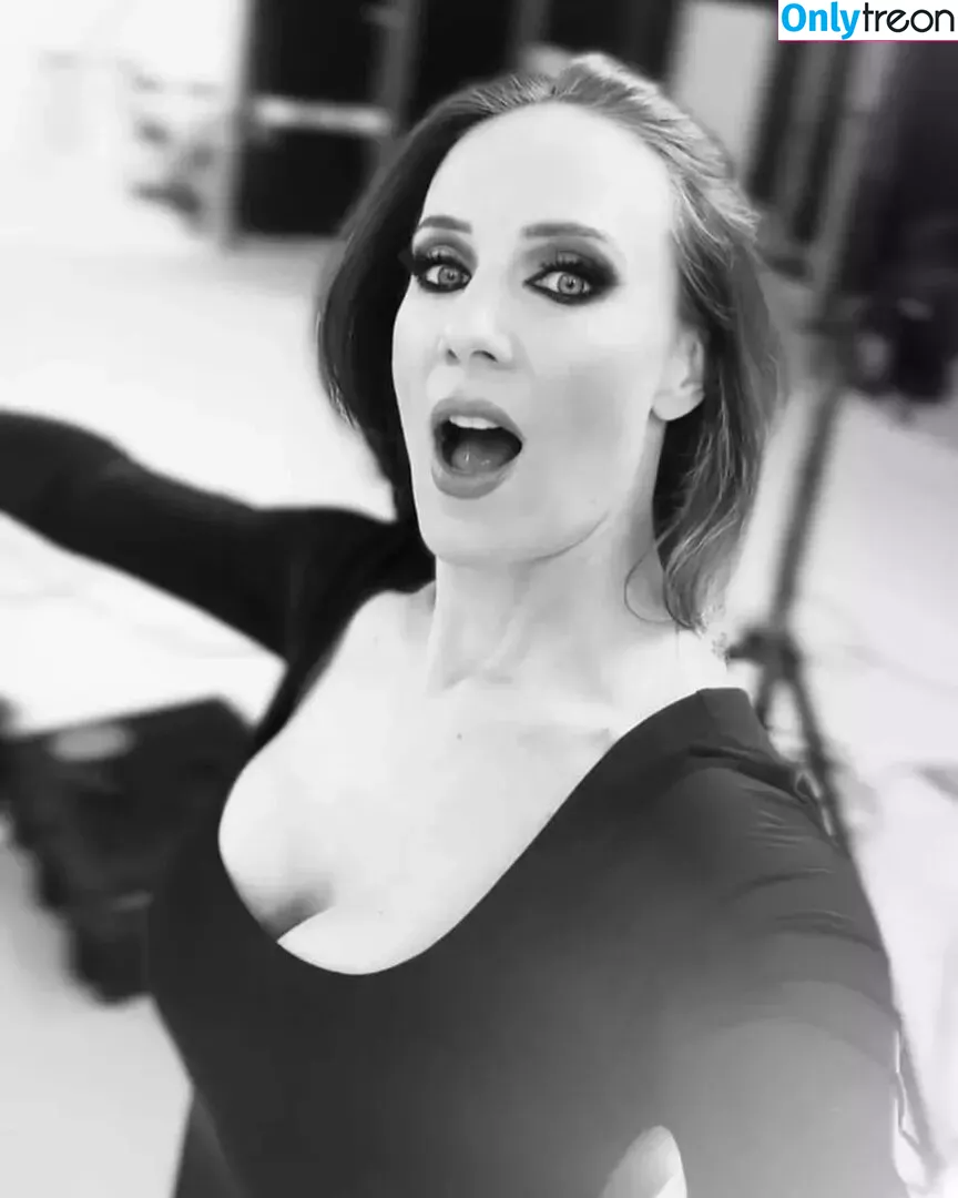 Simone Simons голая photo #0023 (simonesimons)