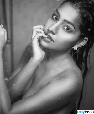 Simran Kaur / symrann.k nude photo #0071