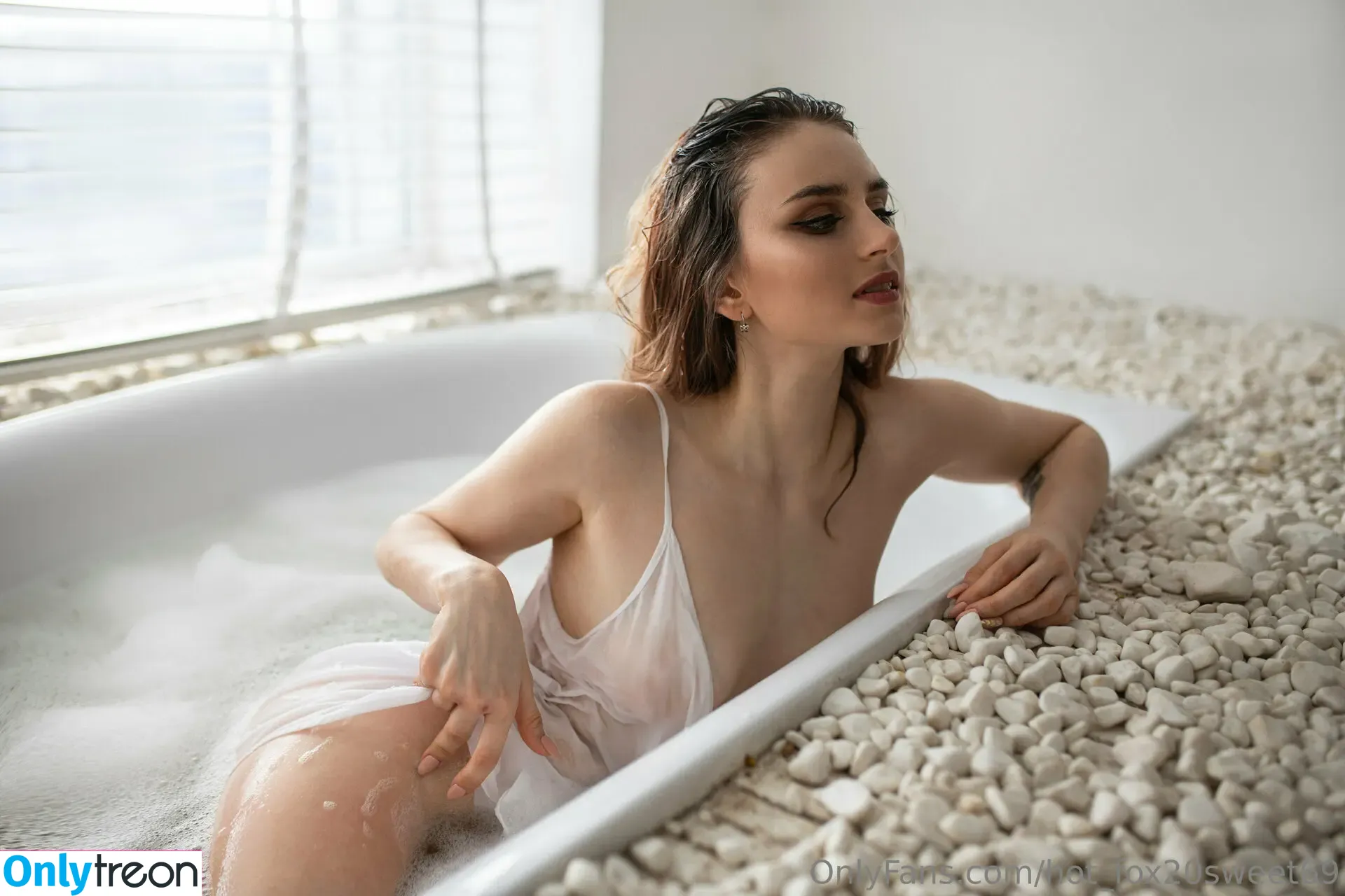 sinful_foxy nude photo #0028 (yuuicy_things)