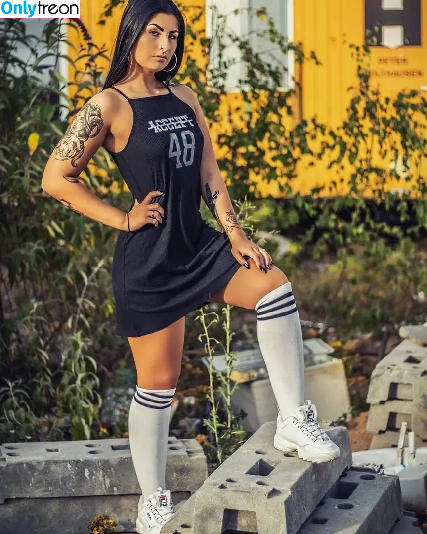 Sinnerella nude photo #0021 (Sinnerella666 / sinderellahot)