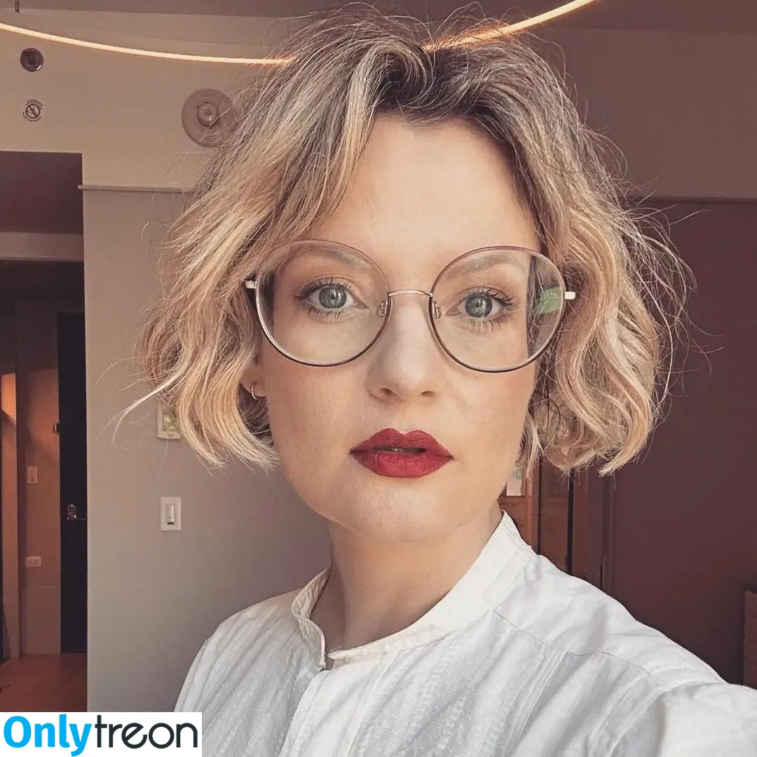 Siobhan Thompson nude photo #0001 (vornietom)