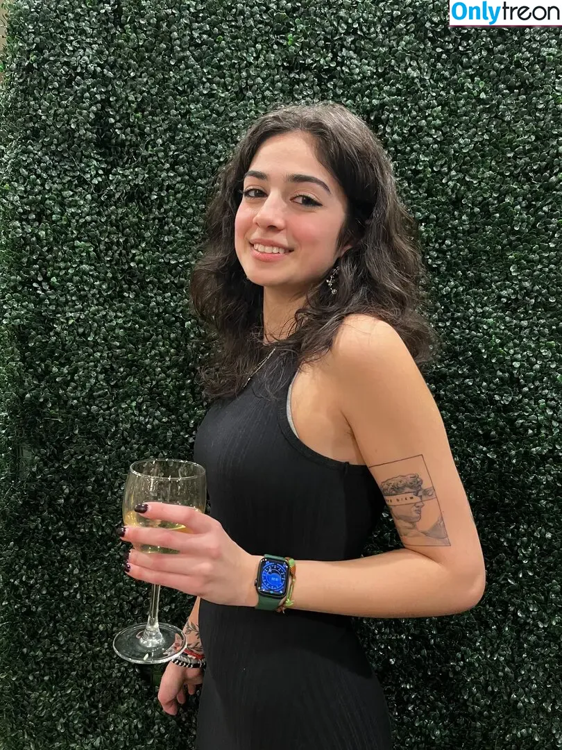 Siracha112 nude photo #0002 (Siracha112)
