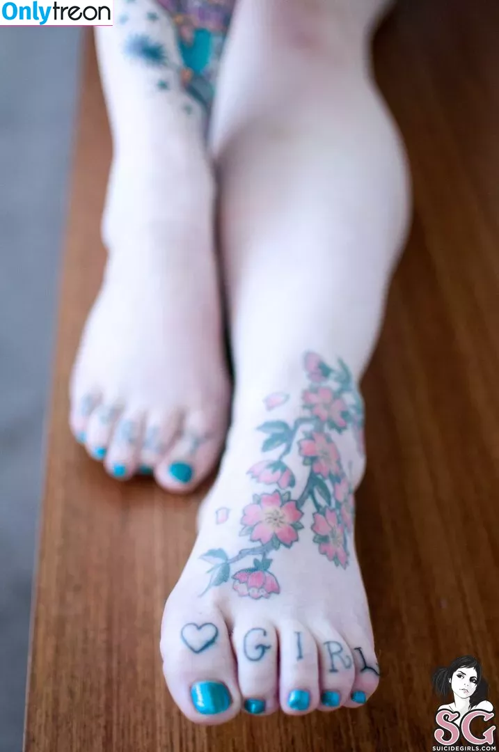 Sirenn Suicide nude photo #0125 (sirenn.bby / sirennsuicide)