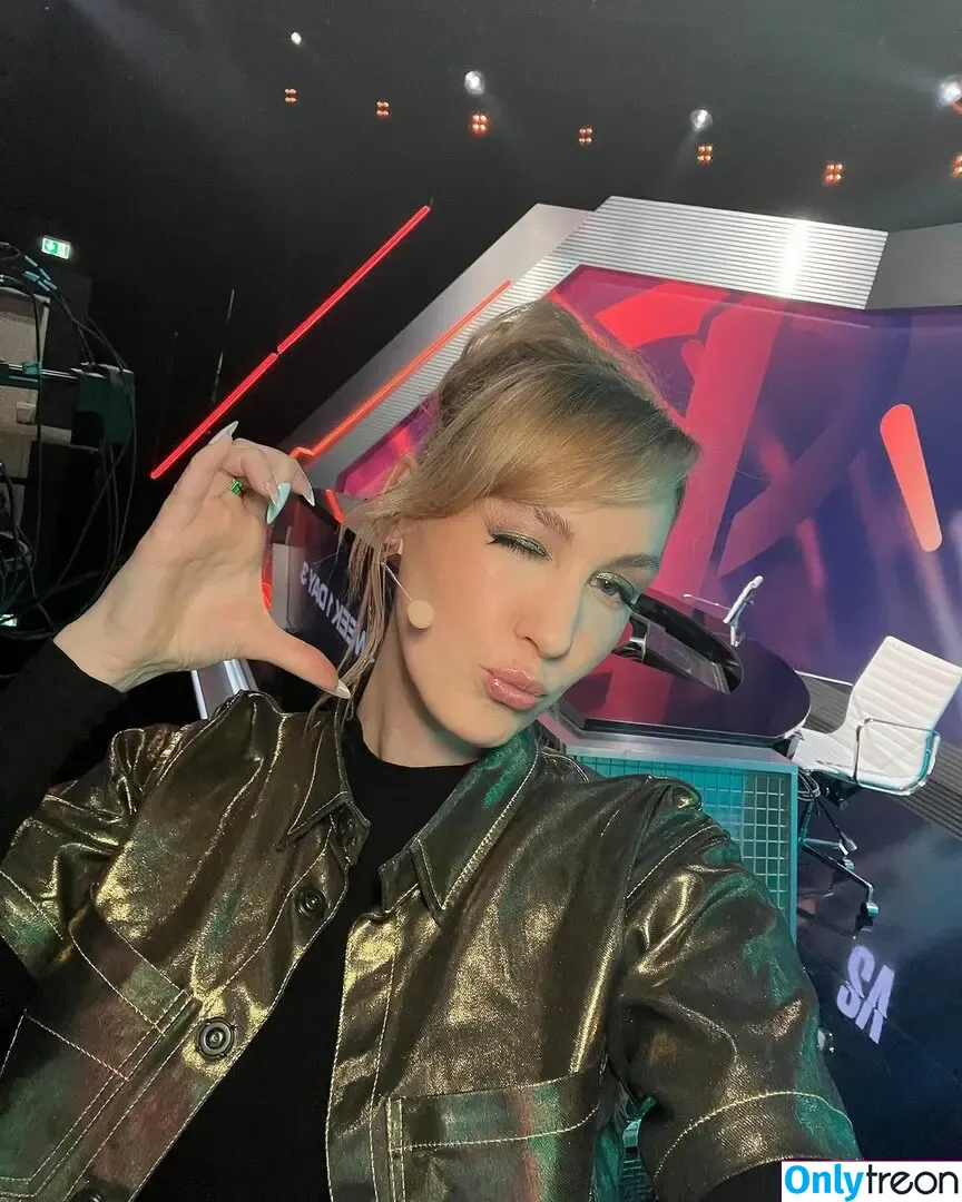 Sjokz nude photo #0939 (Eefje Depoortere / eefjah)