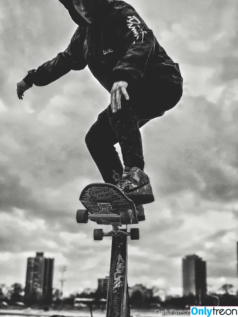 skaterrboi голая photo #0048 (skaterrboyy20)