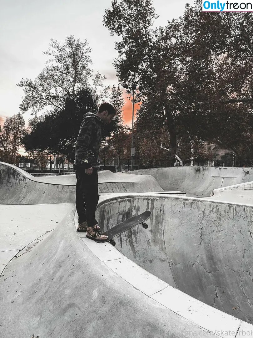 skaterrboi nude photo #0059 (skaterrboyy20)