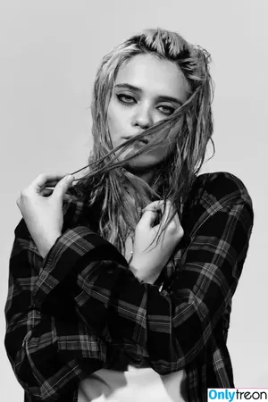 Sky Ferreira / skyferreira nude photo #0023