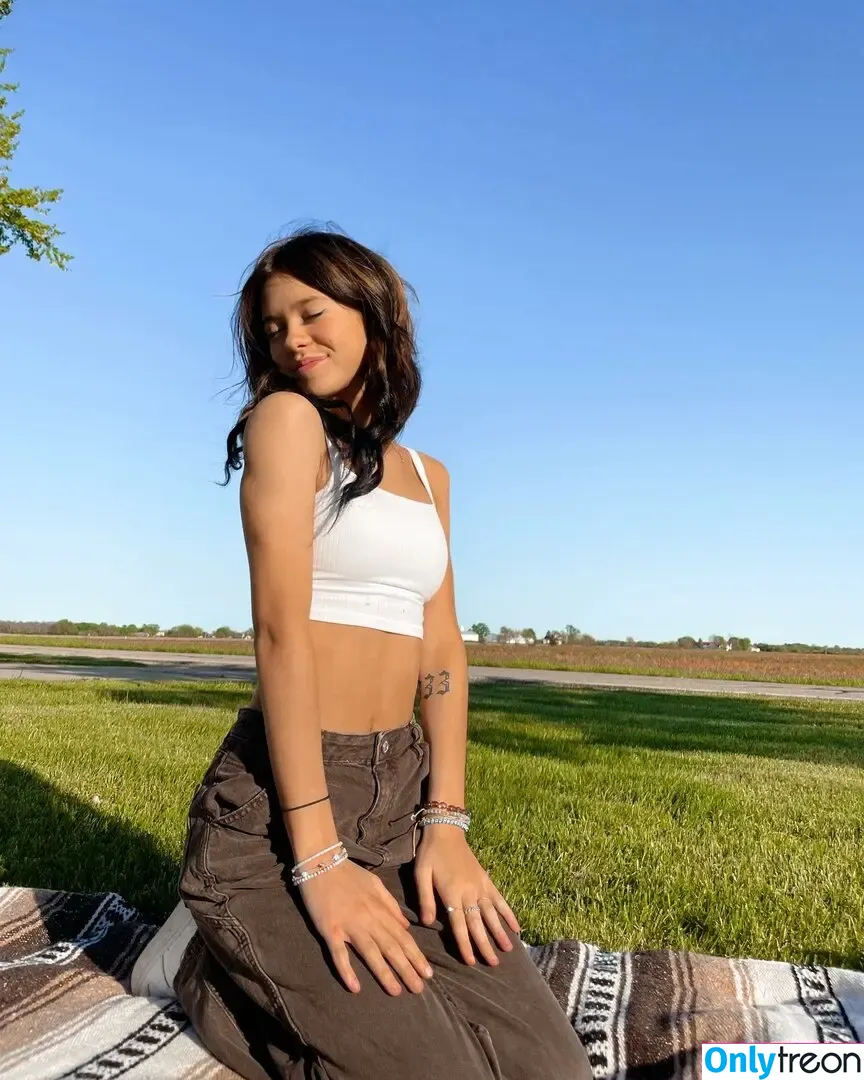 Skylar Martin nude photo #0002 (skylarnmartin / skyskysoflyy)