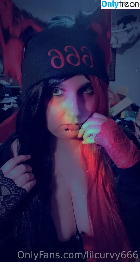 Skylar Rose Zombiez nude photo #0002 (lilcurvy666 / xzombiez666x)