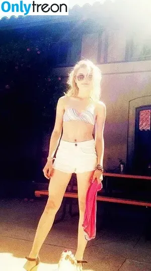 Skyler Samuels / skylersamuels nude photo #0008