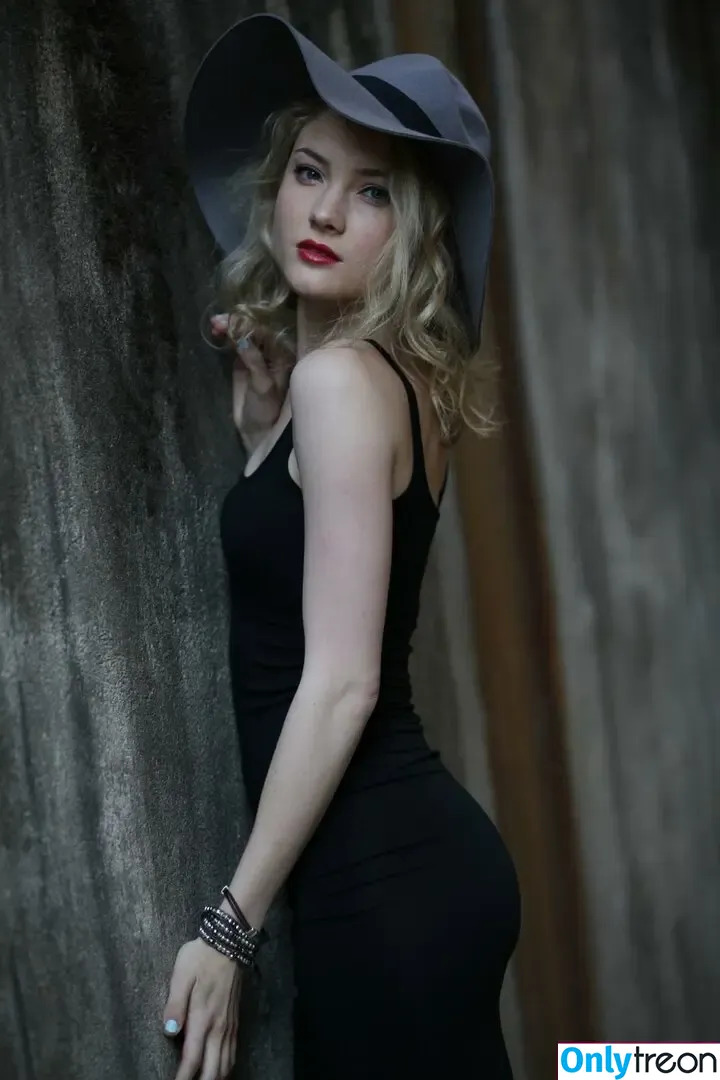 Skyler Samuels nude photo #0009 (skylersamuels)