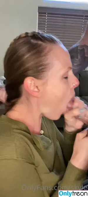 skylerxo / XOXOSkyler1 / _skyler_xo / snackingwithskyler nude photo #0826