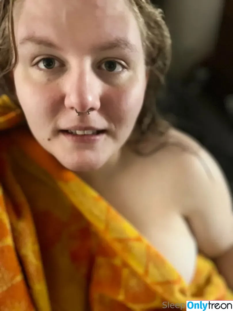 sleepy_hneybee nude photo #0174 (hney.bees)