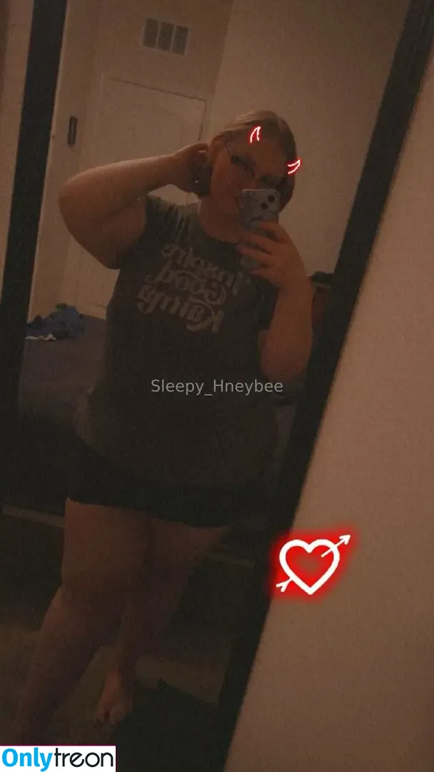 sleepy_hneybee голая photo #0215 (hney.bees)