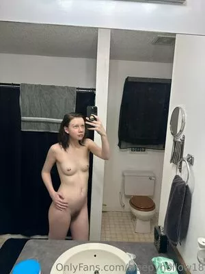 sleepyhollow18 / a7xbaby28 nude photo #0139