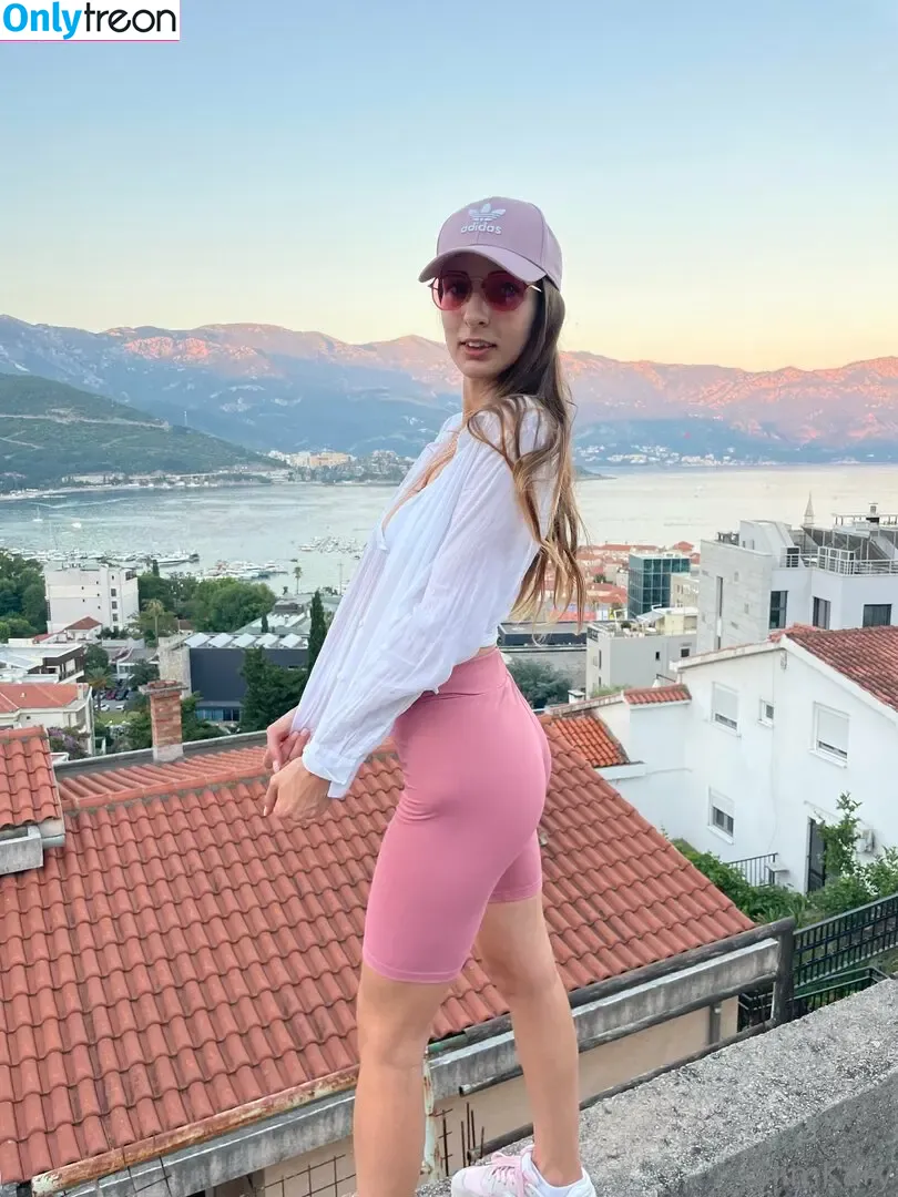 SlimKary nude photo #0041 (slimkari)