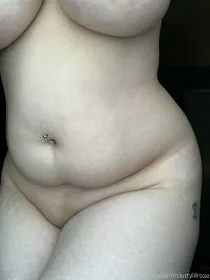 sluttylilrose / itsloraleerose nude photo #0015