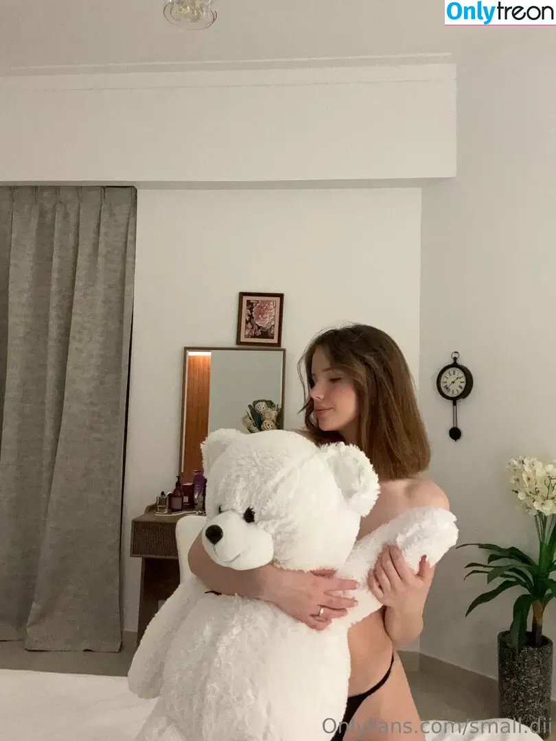 small.dii nude photo #0011 (pthscheerleading)