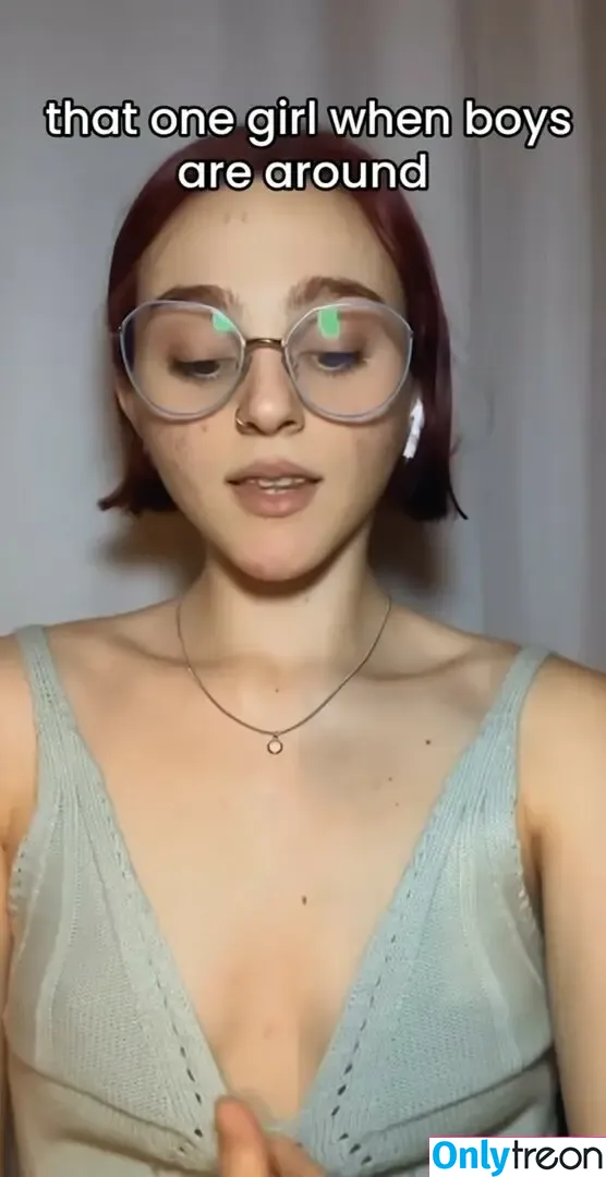 smalljuliii / julilovesdancing nude photo #0006 (juligingerr / smalljuliii)