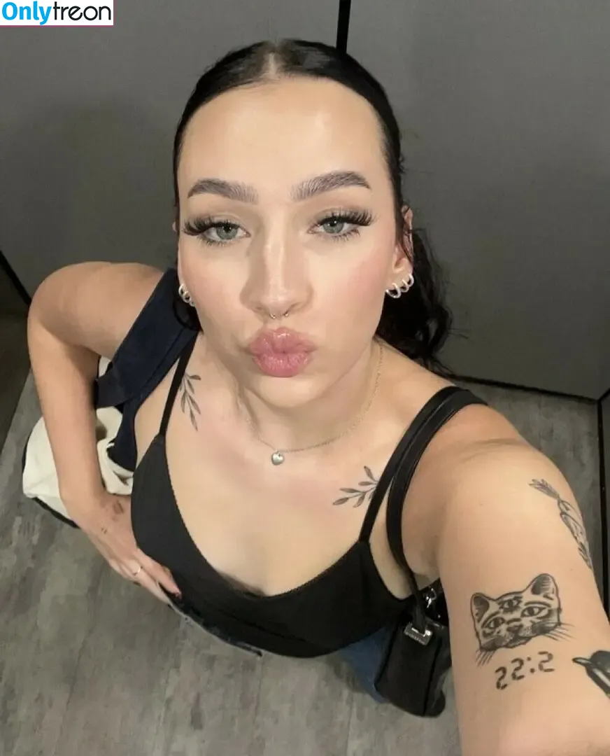 smashl3yyyy nude photo #0027 (smashl3yyyy)