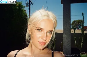 smileyryley / smileyrileyd nude photo #0018