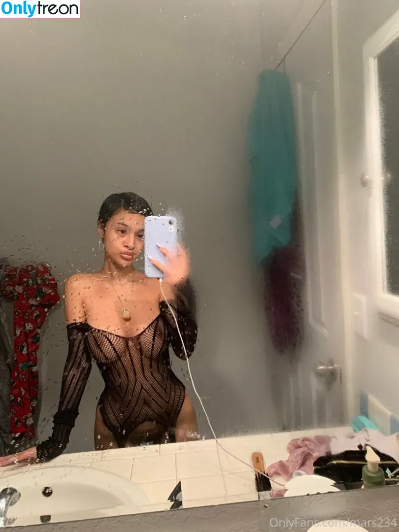 Smokianaaa голая photo #0201 (mars234 / smokiana_)