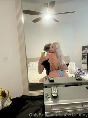 Sn0w.bunnyy / Ezranxrain nude photo #0007