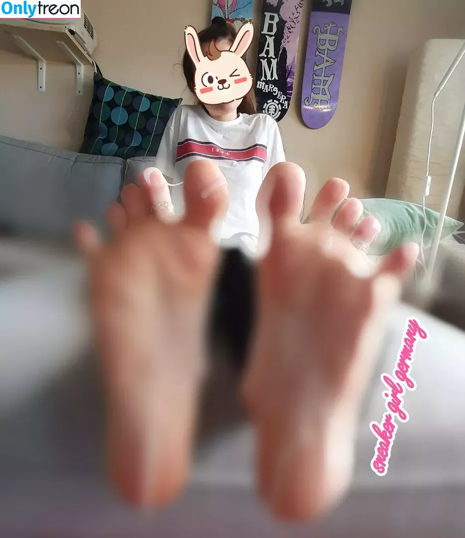 SneakerGirlGermany nude photo #0028 (Emma Elba / Emmascutefeet / Emmasfeetcosplay / Luna_Soles_Goddess / cutefeetprincess / sherlinanym / sneakergirl)