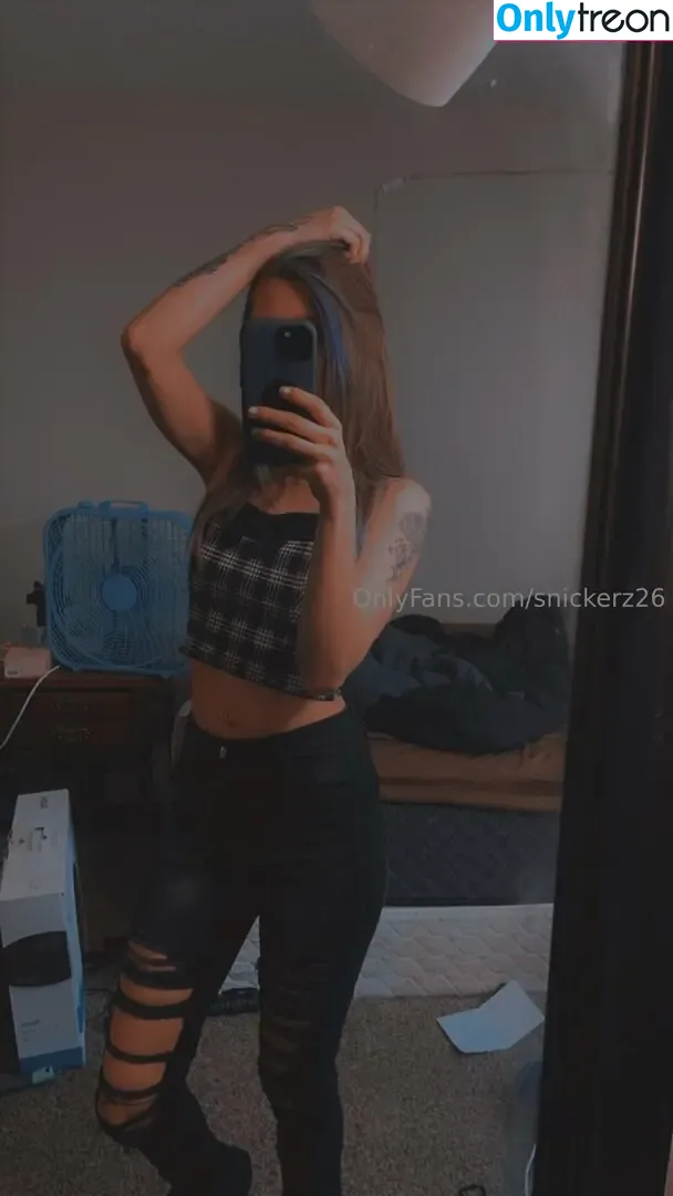 snickerz26 nude photo #0014 (girlwitha_brokensmile / snickerz69)