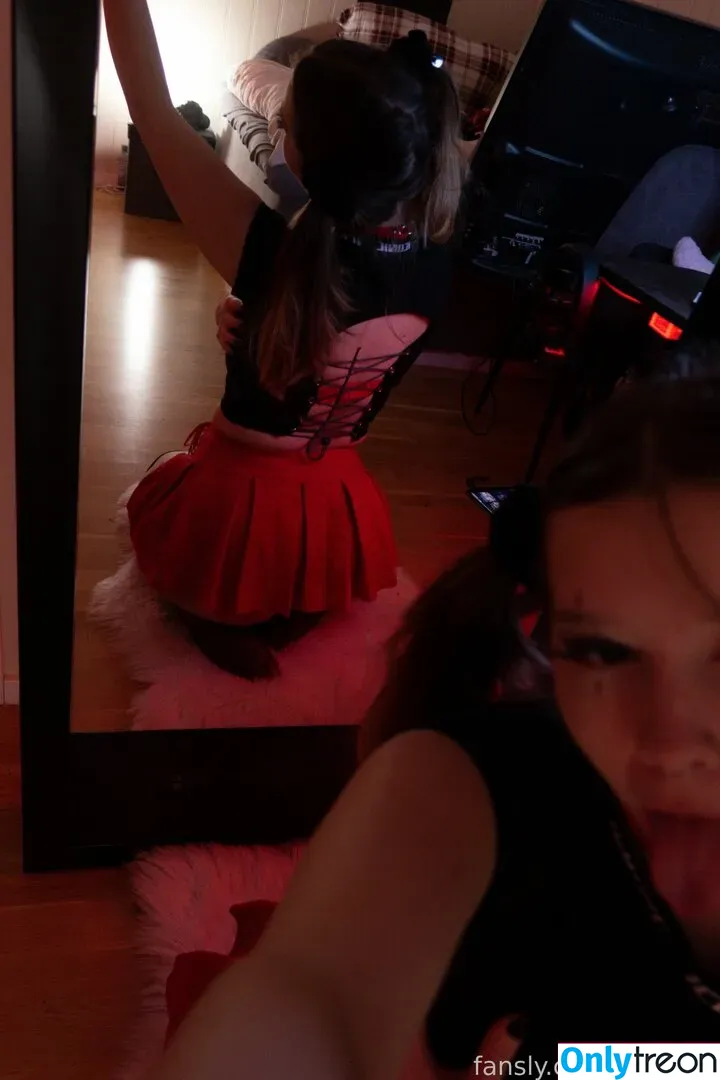sniffyou nude photo #0046 (smolsniff)