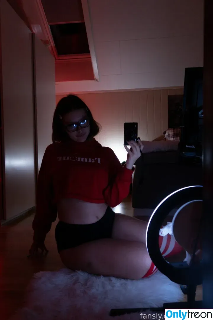 sniffyou nude photo #0072 (smolsniff)