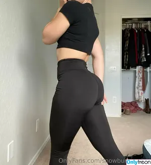 snowbunnymiaa / snowbunnyii nude photo #0005