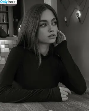 Sofia Chernasova / chernasova.sofia / soniachrn / Чернасова Софія фото голая #0009
