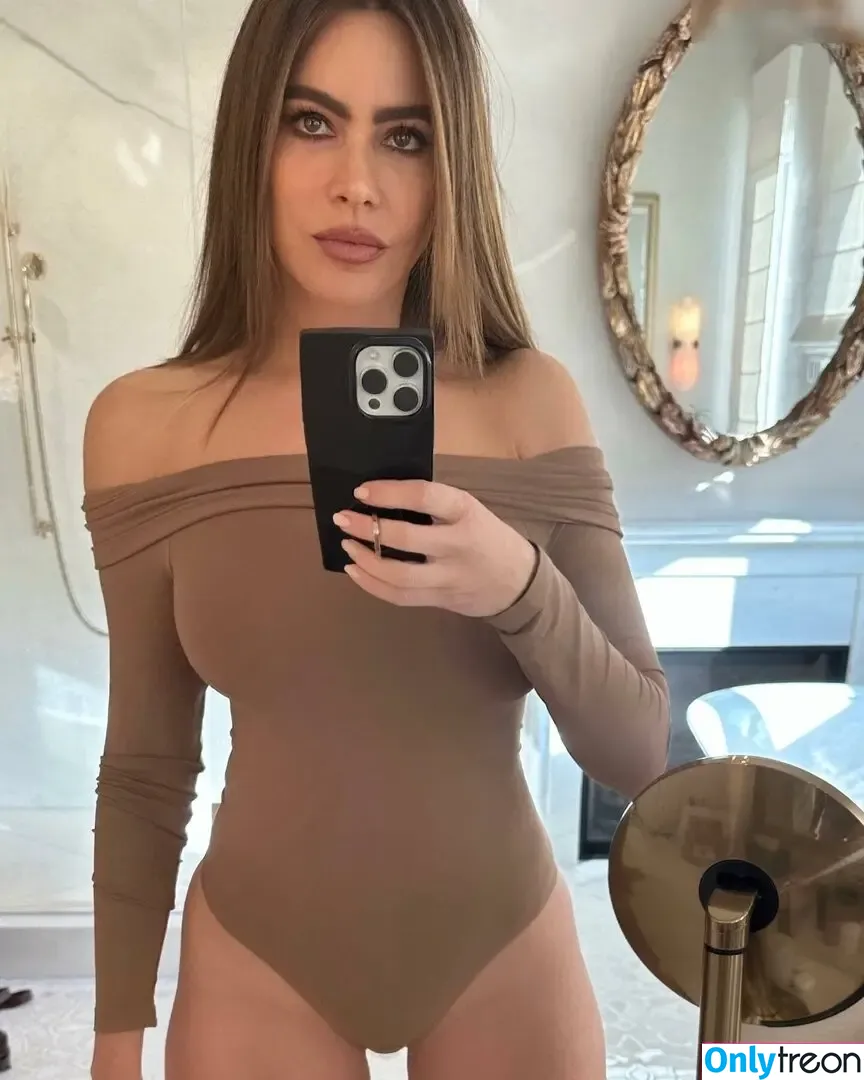 Sofia Vergara голая photo #1939 (sofia_vergara / sofiavergara)