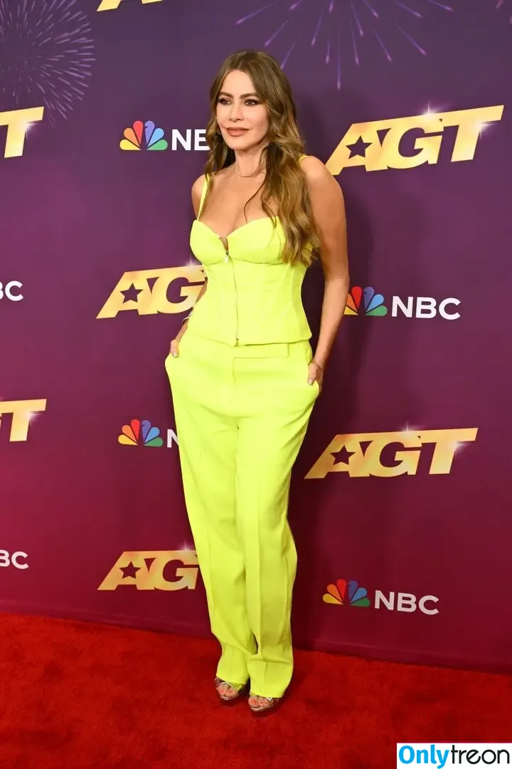 Sofia Vergara голая photo #2174 (sofia_vergara / sofiavergara)