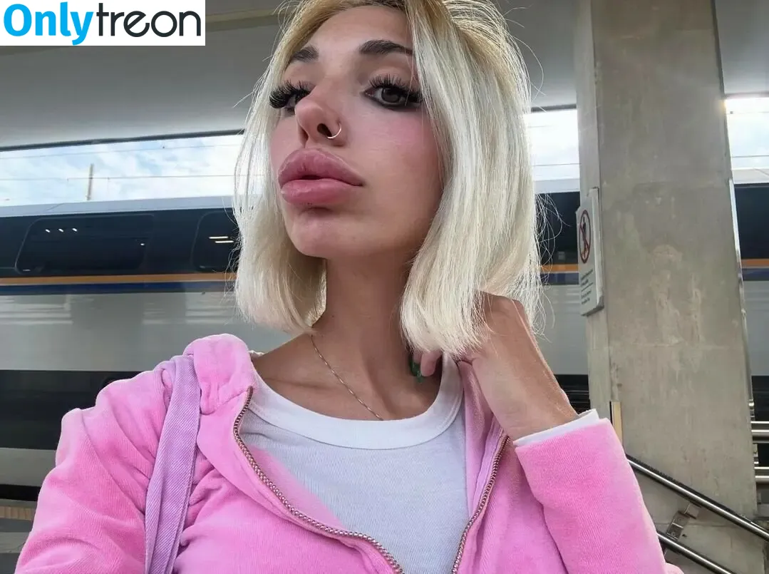 sofiamasiii nude photo #0002 (sofiabarbiee)
