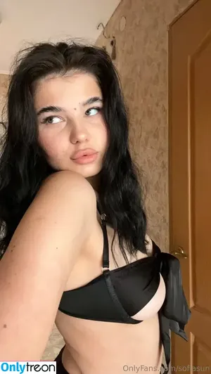 SofiaSun / sophiasunnnnnnn nude photo #0012