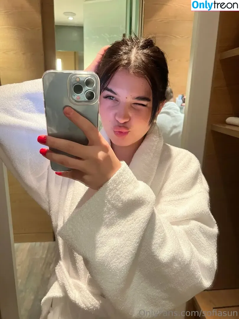 SofiaSun nude photo #0024 (sophiasunnnnnnn)
