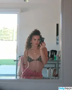 Sofie Dossi / sofiedossi nude photo #0429